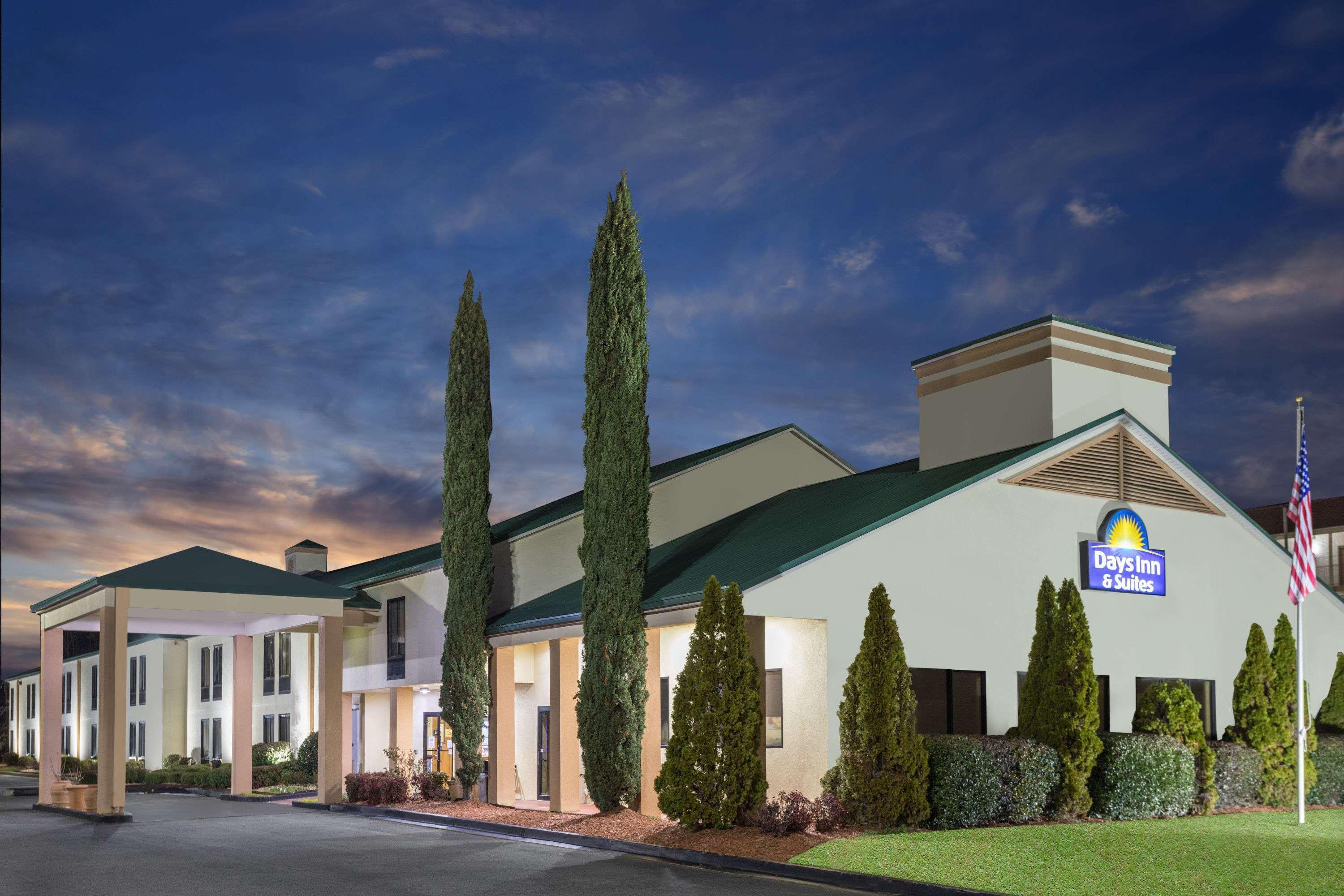 Days Inn & Suites By Wyndham Peachtree Corners Norcross Exterior foto