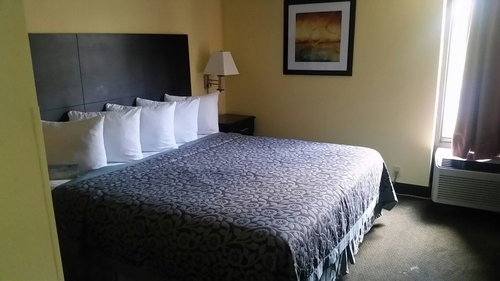 Days Inn & Suites By Wyndham Peachtree Corners Norcross Exterior foto